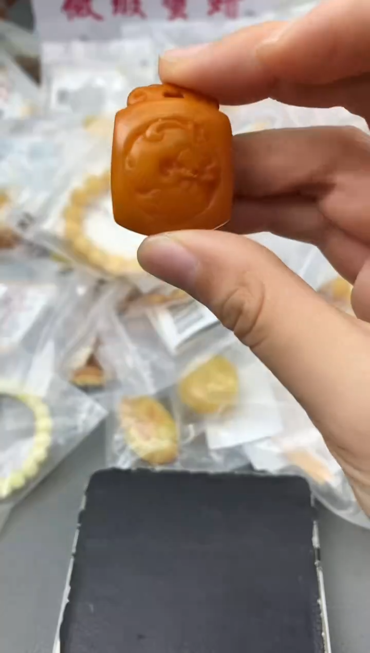 未镶嵌琥珀珠宝奇石197