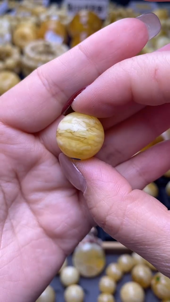 【闪购商品】琥珀裸石未镶嵌月.26