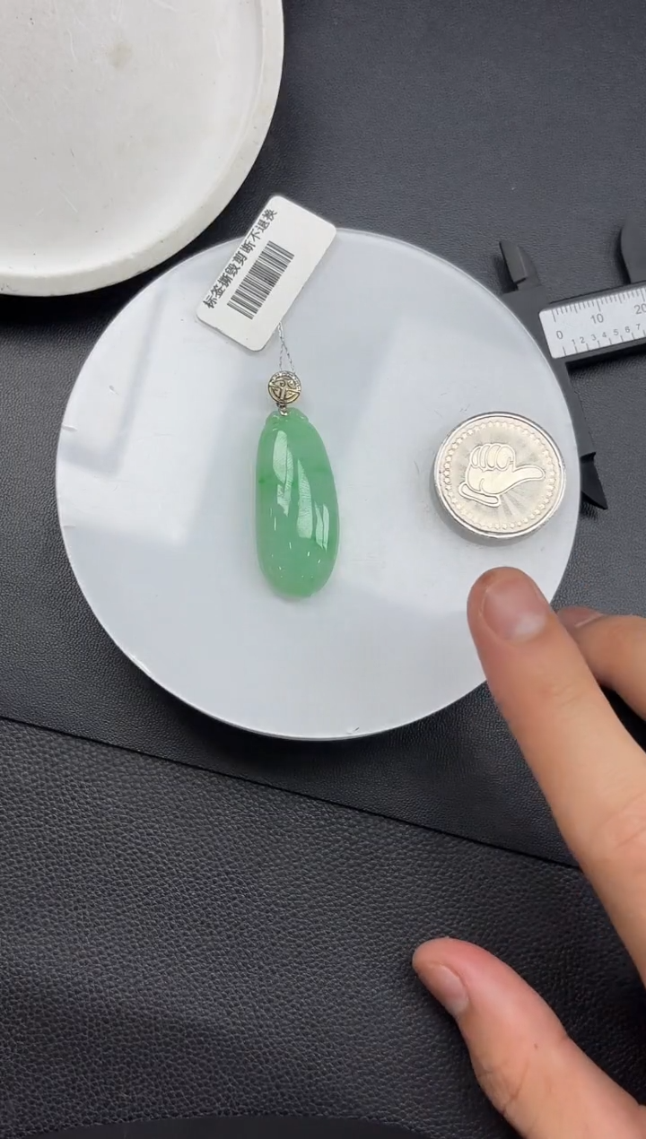 【闪购商品】翡翠颈饰18K金镶嵌福瓜