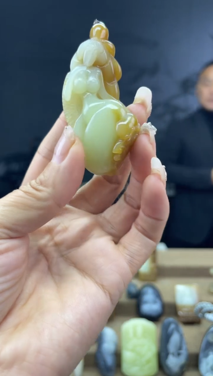 颈饰未镶嵌和田玉1