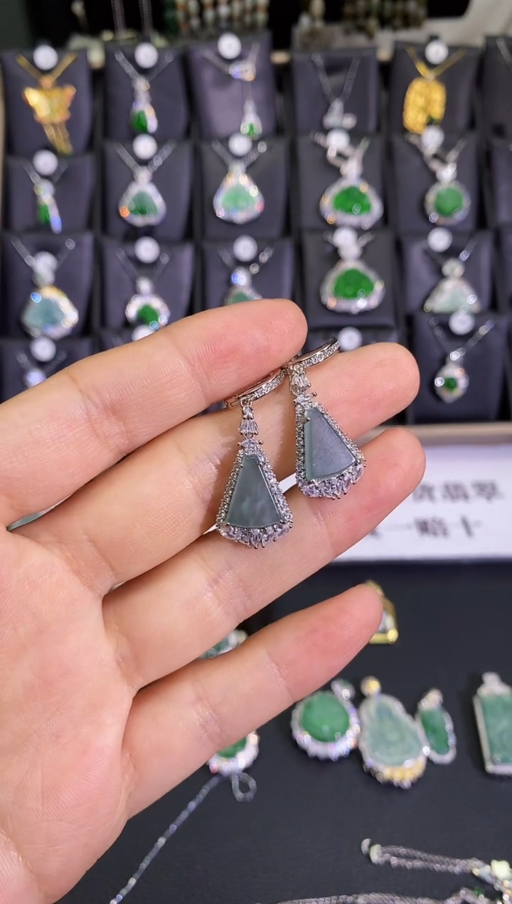 【闪购商品】翡翠耳饰未镶嵌无事牌耳包