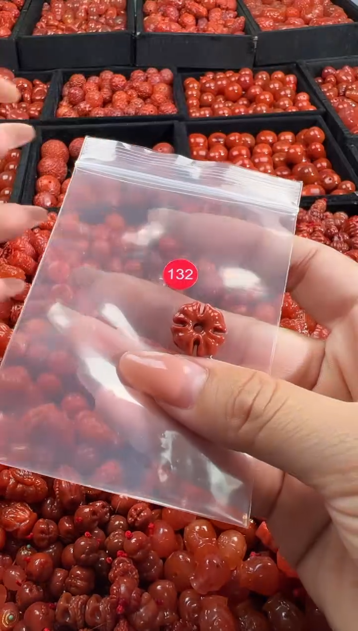 南红玛瑙未镶嵌颈饰1