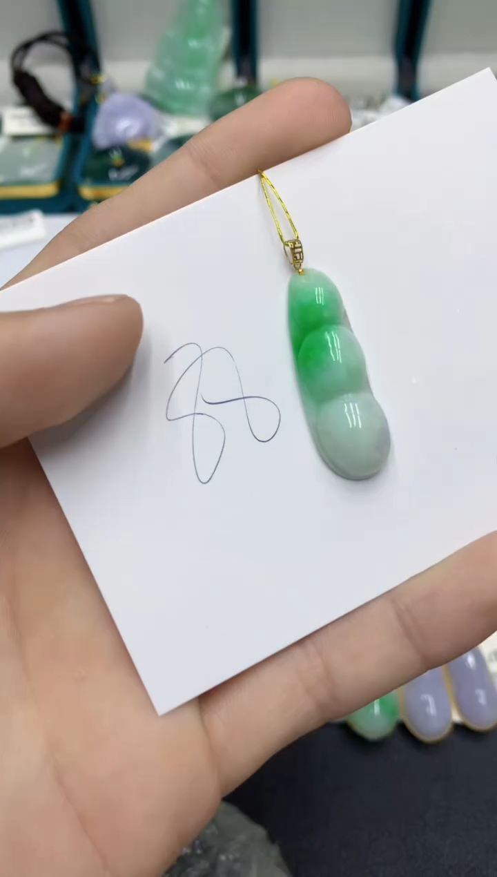 翡翠18K金镶嵌颈饰翡翠