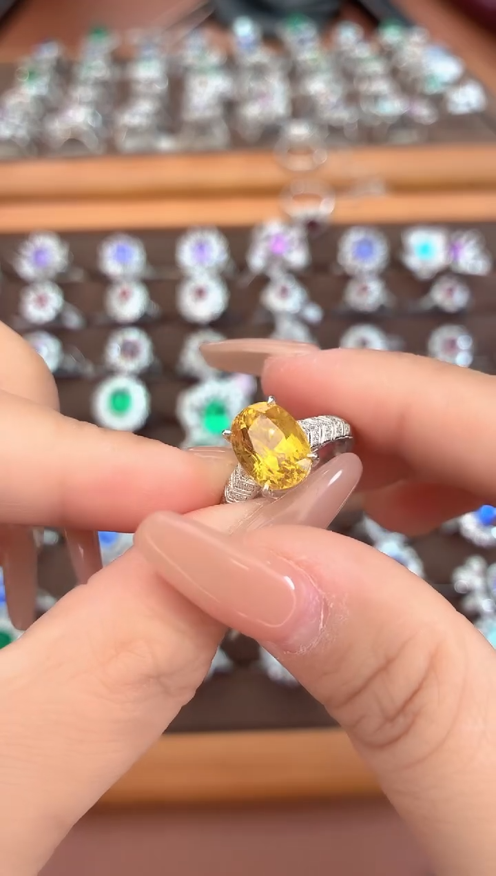 戒指彩色蓝宝石18K金镶嵌-4.95克拉