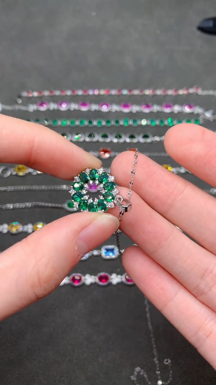 【闪购商品】祖母绿颈饰银S925镶嵌······