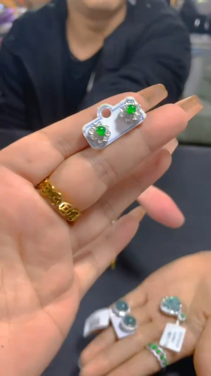 【闪购商品】翡翠耳饰未镶嵌0850413781多样性发一