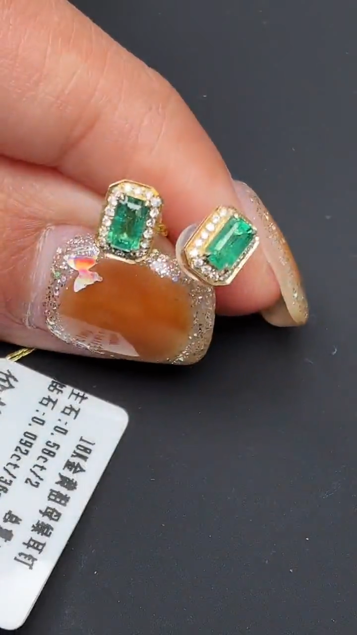 18K金镶嵌耳饰祖母绿祖母绿耳钉主石0.58