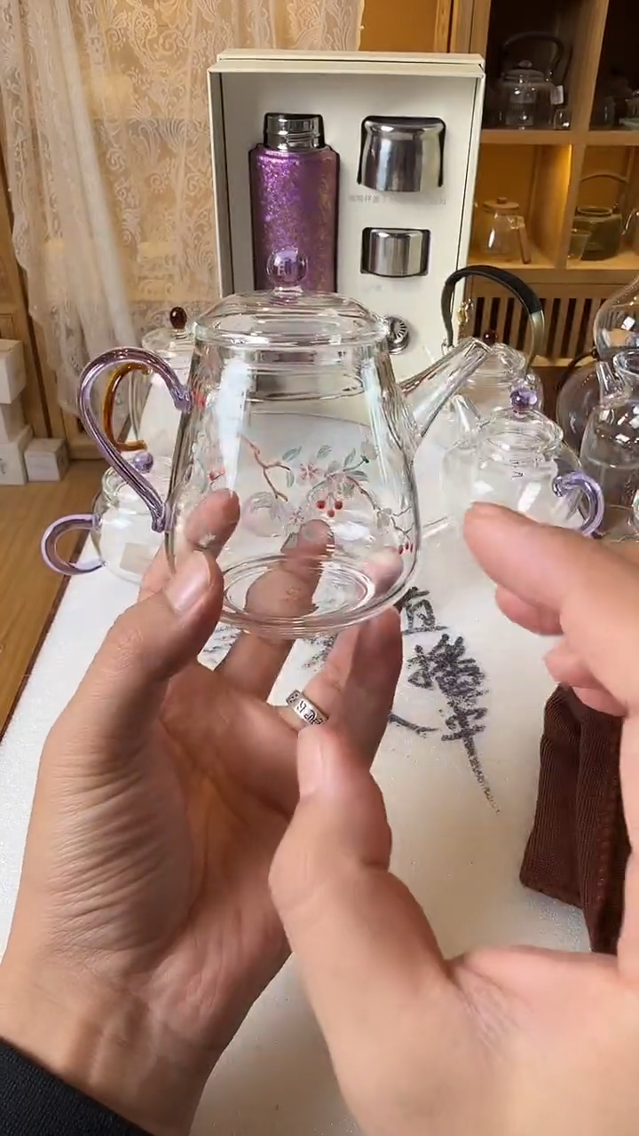 紫梨壶带花。。。。。。