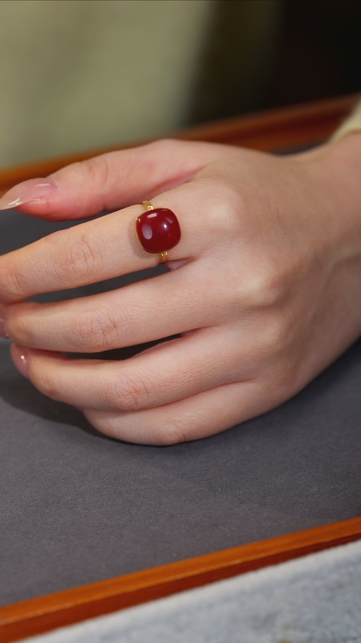 18K金镶嵌南红玛瑙戒指原矿J-2-1