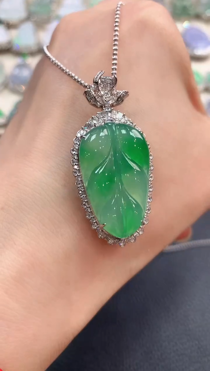 【闪购商品】翡翠吊坠(不含链)18K金镶嵌n83       