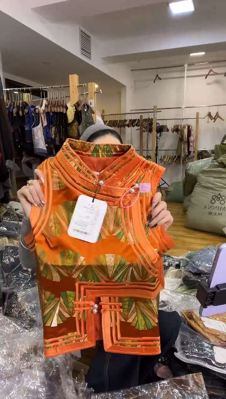 马甲       M码       80-105斤