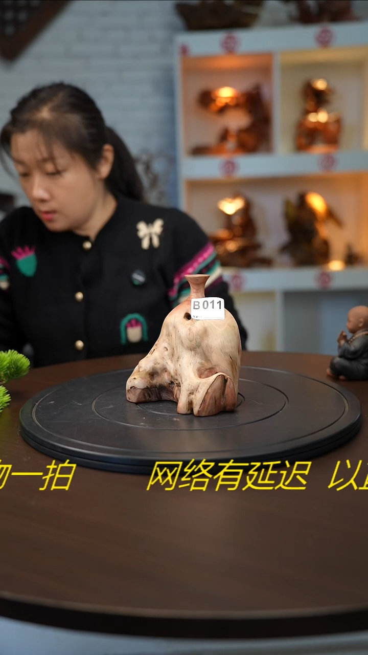 木木雕款未****畴云南红色紫油梨花瓶