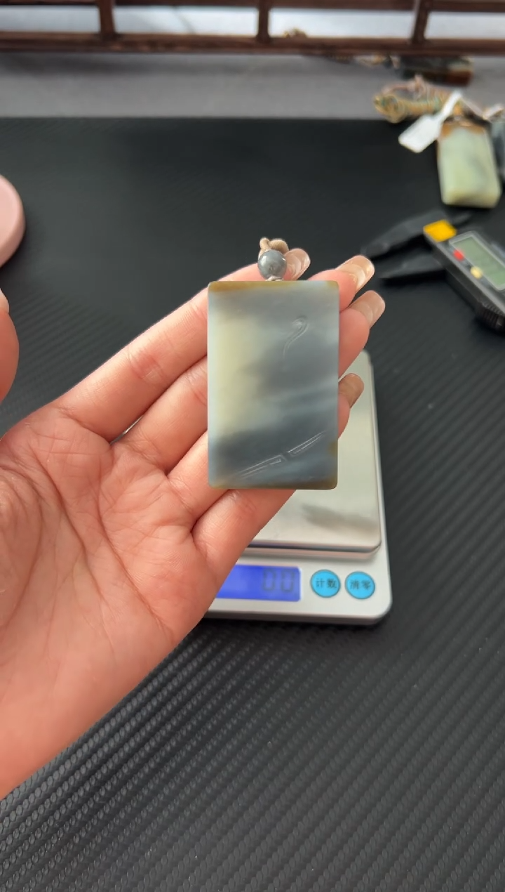 吊坠(赠链)未镶嵌和田玉温***哥若羌微色差吊坠