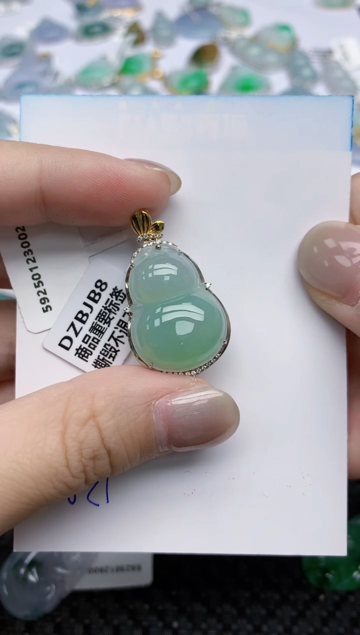【闪购商品】翡翠颈饰18K金镶嵌天然翡翠A货