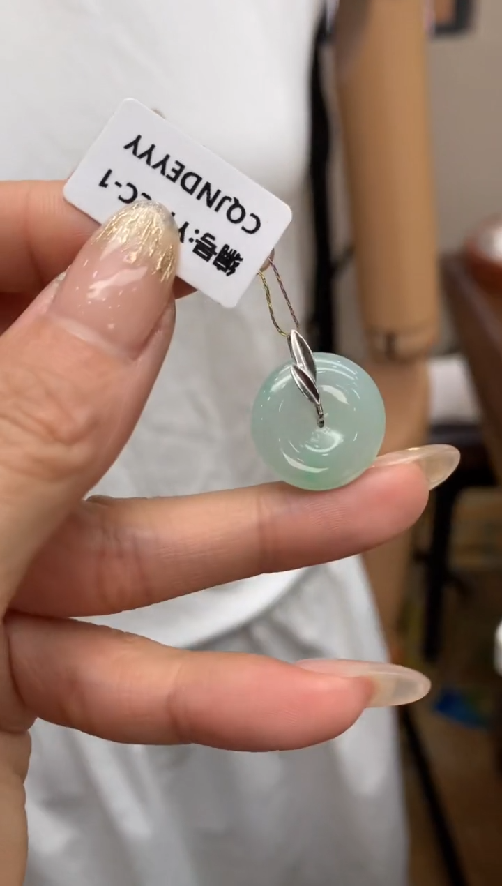 【闪购商品】翡翠颈饰18K金镶嵌平安扣