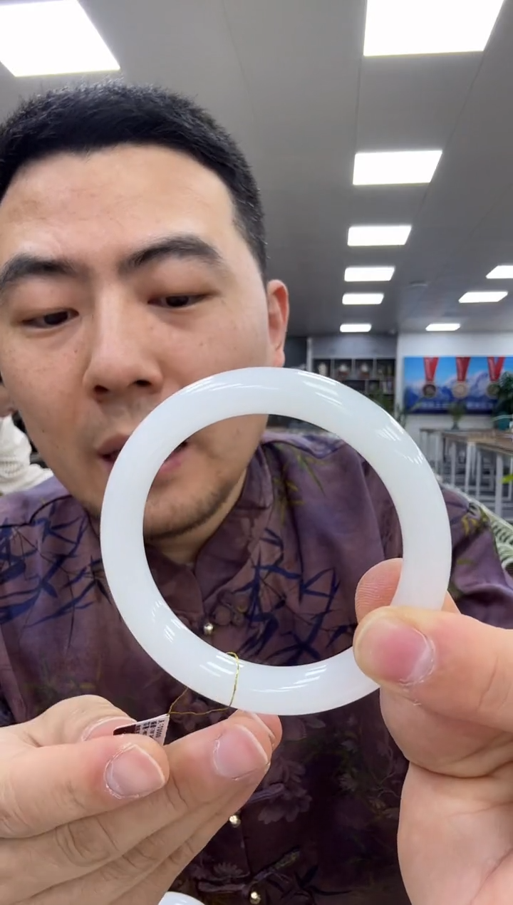 【闪购商品】和田玉未镶嵌手镯58.5 圆条342