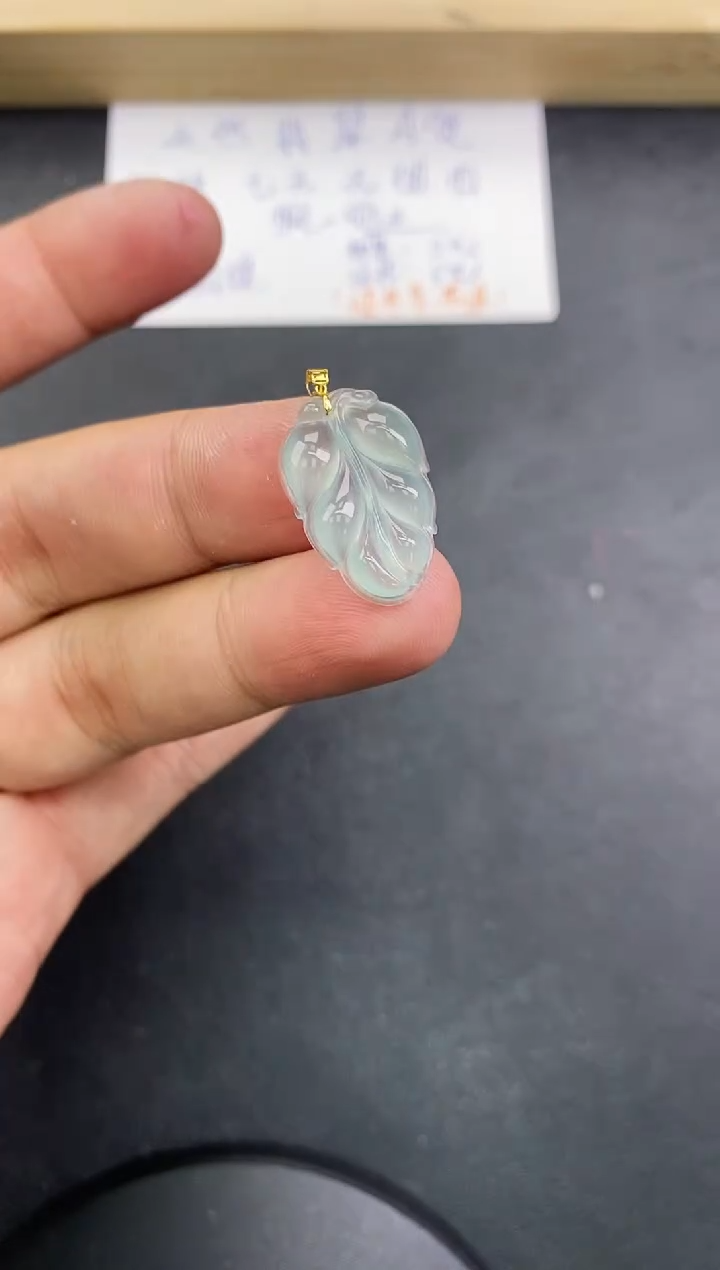 【闪购商品】翡翠颈饰18K金镶嵌天然翡翠A货赠皮绳