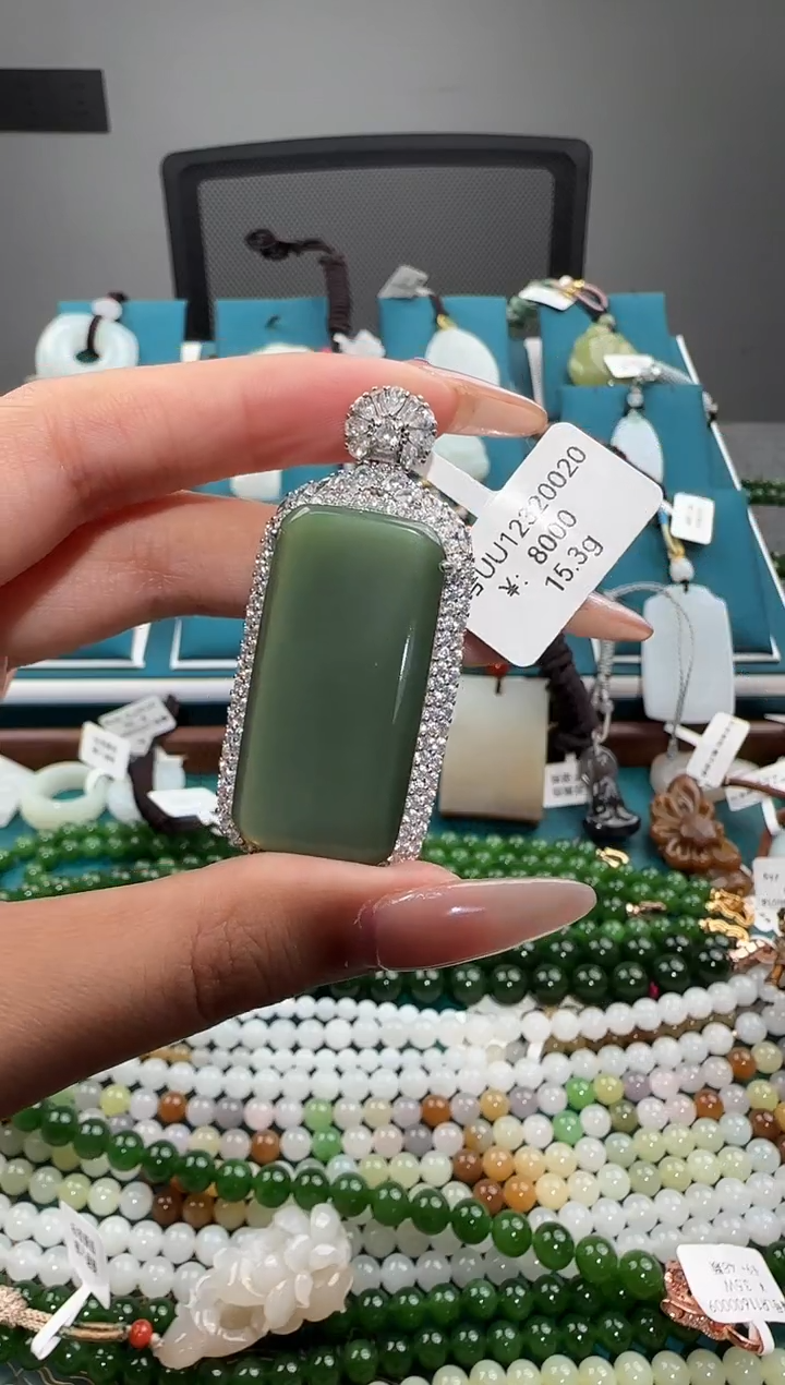 颈饰银S925镶嵌和田玉吊坠 UU