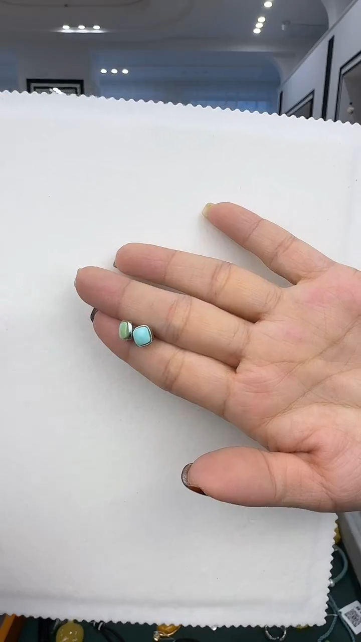 银S925镶嵌绿松石耳饰精美的耳钉