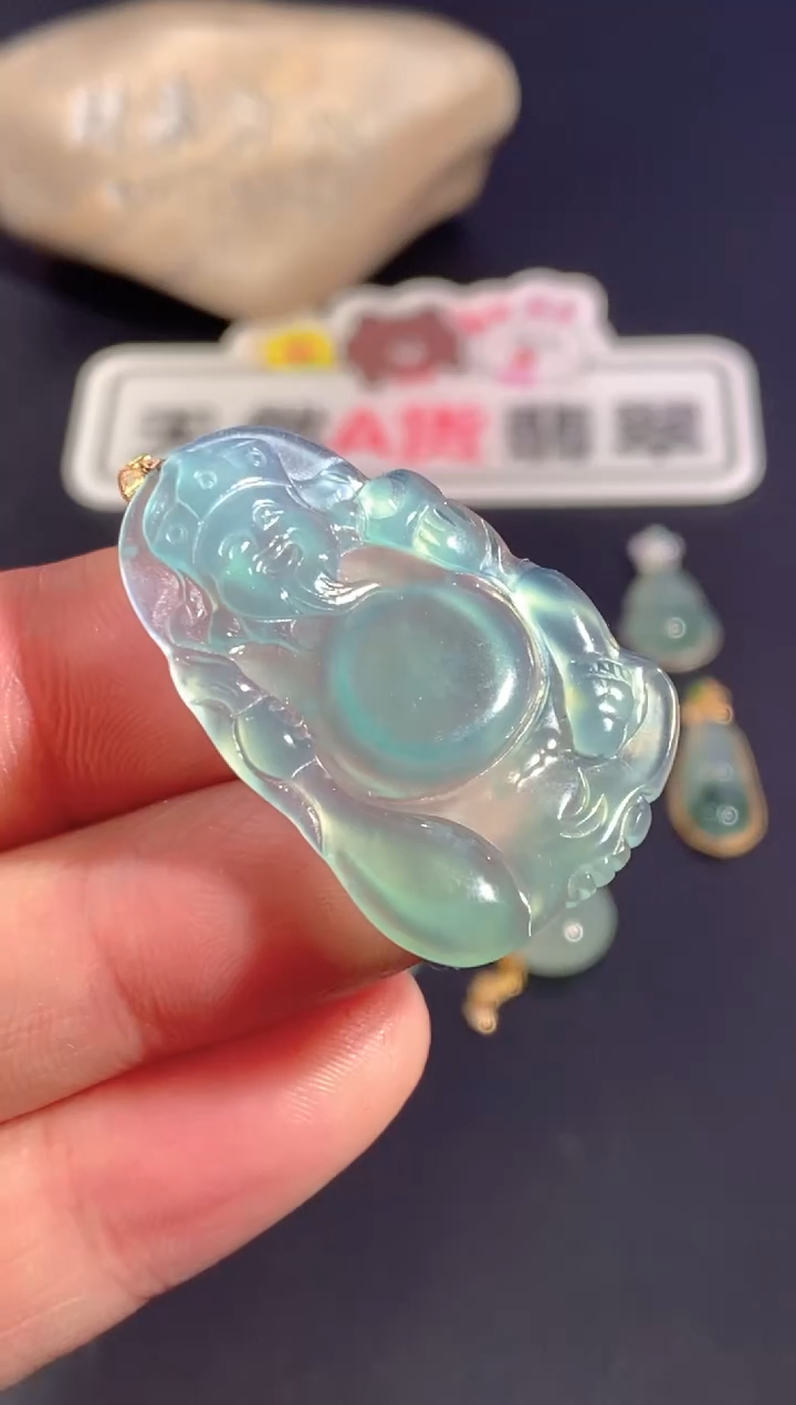 颈饰18K金镶嵌翡翠   