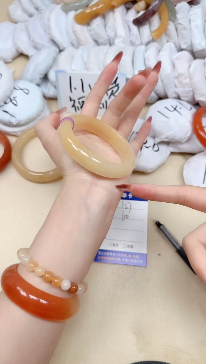 石英质玉手镯未镶嵌127/60