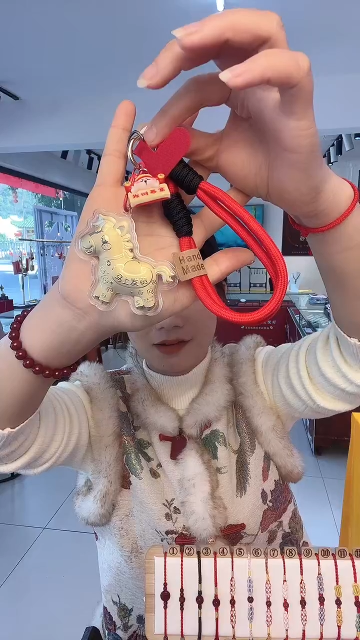 龙母吉物创意马挂件
