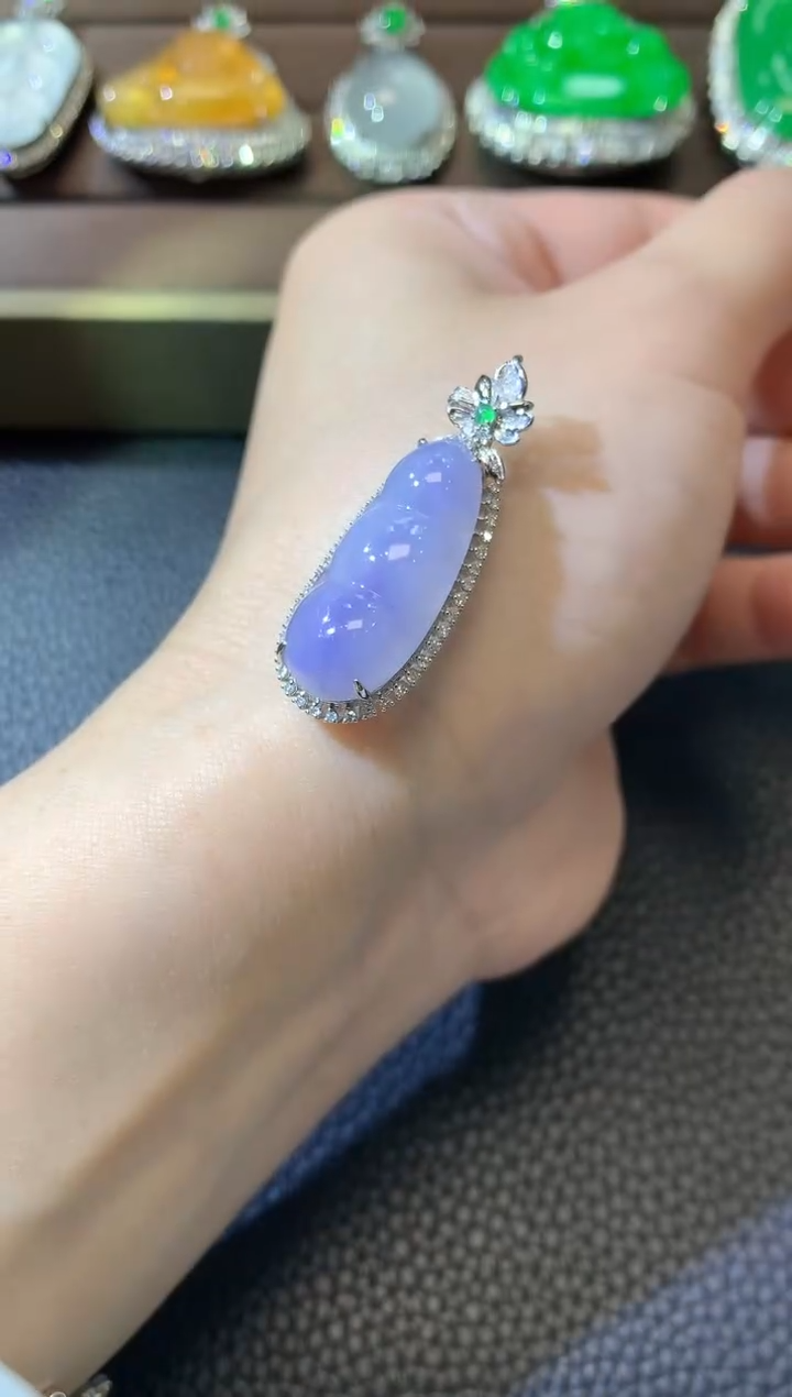 【闪购商品】翡翠吊坠(不含链)18K金镶嵌A19紫货有一定色差