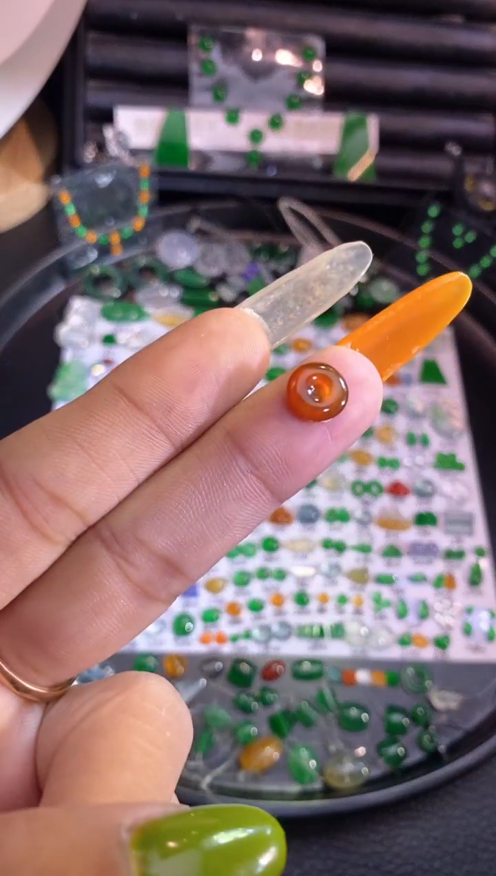 翡翠挂件未镶嵌扣子
