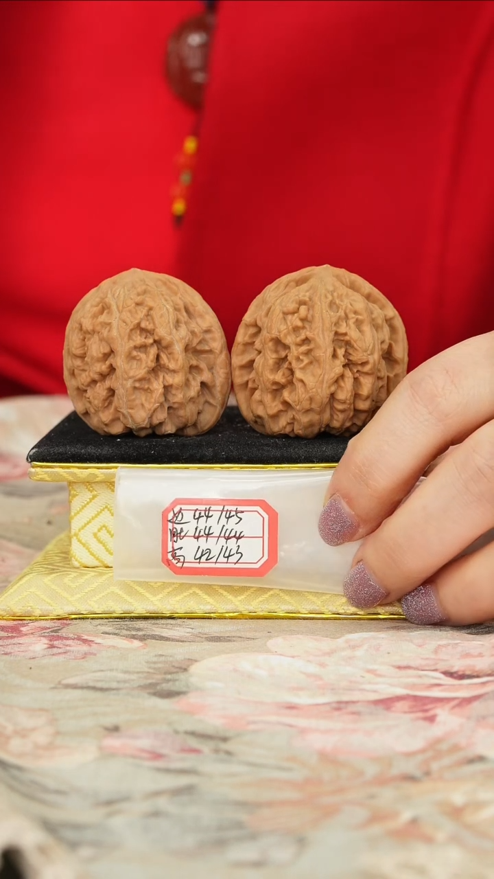 【闪购商品】文玩核桃把件非嫁接大粗筋