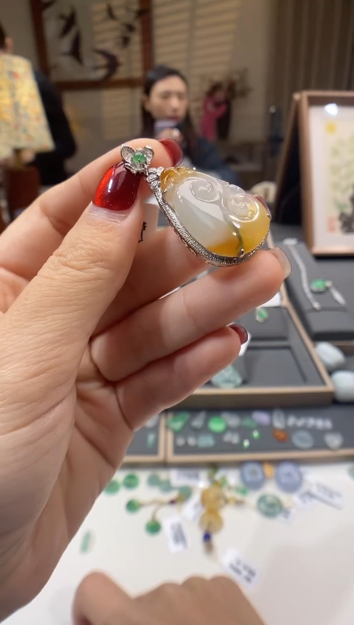 【闪购商品】翡翠颈饰18K金镶嵌如意