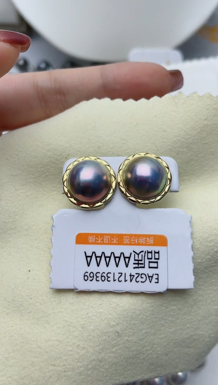 【闪购商品】拼合珍珠（马贝珠）耳饰18K金镶嵌W97
