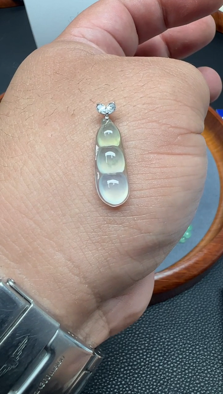 颈饰18K金镶嵌翡翠哈*哈（62号链接）纯天然A货缅甸翡翠 福豆