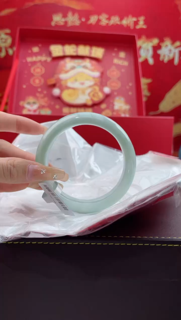 【闪购商品】翡翠手镯未镶嵌8翡翠手镯（微瑕）