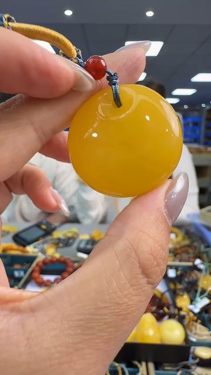 琥珀颈饰未镶嵌196秒拍号 假一罚三 