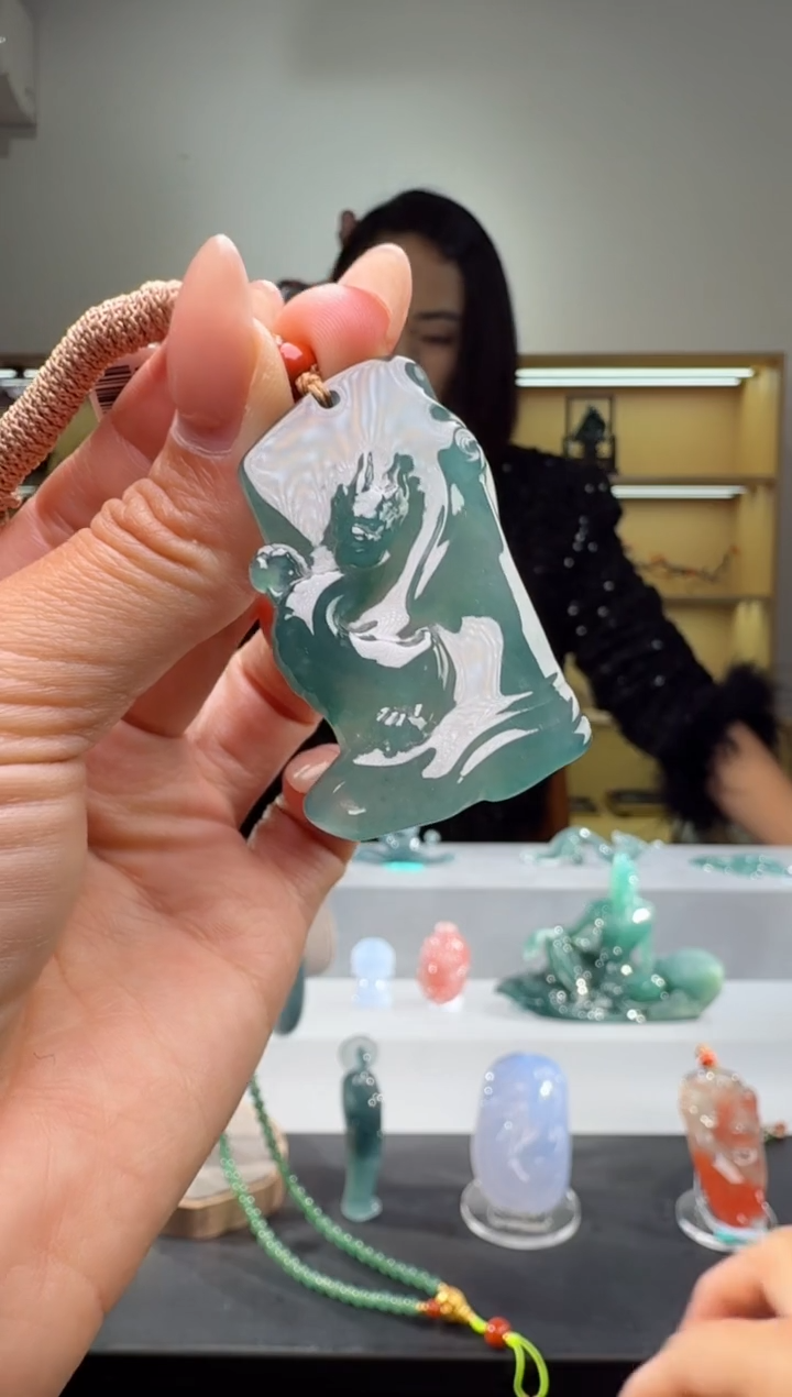 吊坠(不含链)未镶嵌翡翠龙牌