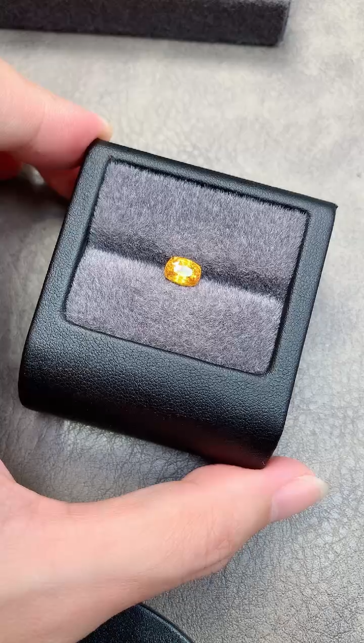 【闪购商品】彩色蓝宝石裸石未镶嵌1.69ct老烧金丝雀zzh