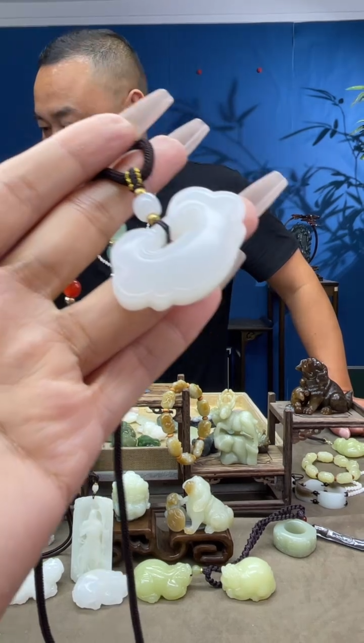 和田玉未镶嵌颈饰1