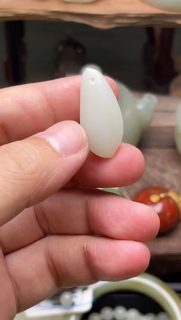 和田玉未镶嵌吊坠新疆米达 随形