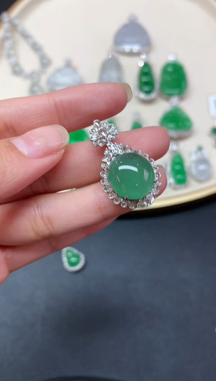 【闪购商品】翡翠吊坠(不含链)18K金镶嵌吊坠A307|19800