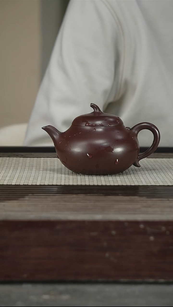 茶壶紫砂冯圆秀，带证240CC56号