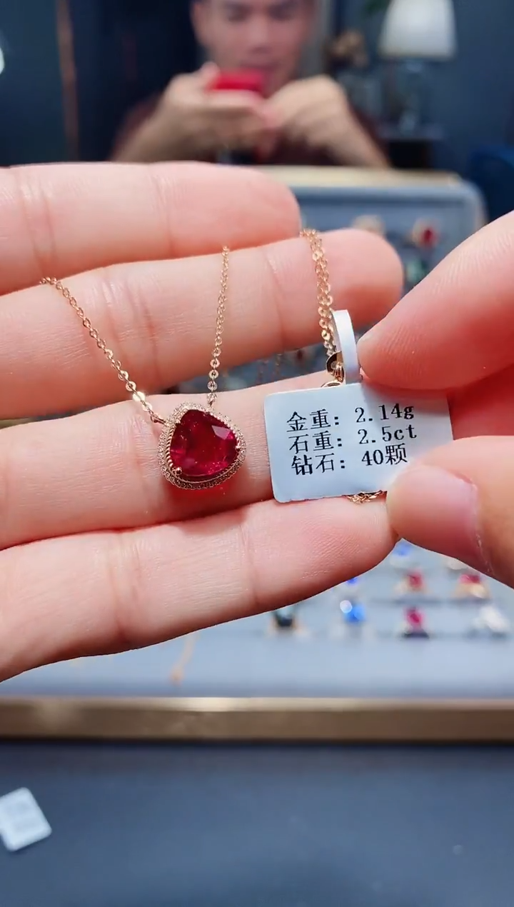 颈饰18K金镶嵌碧玺2.5..