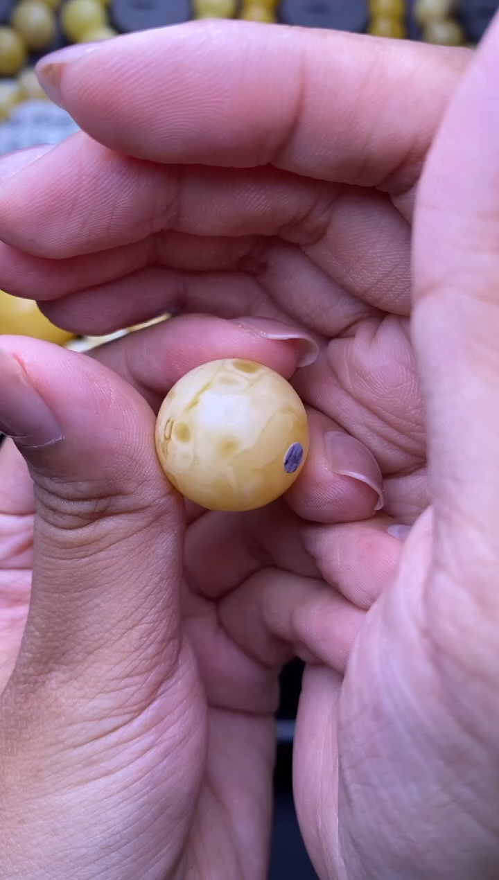 裸石琥珀未镶嵌大小姐珠宝86