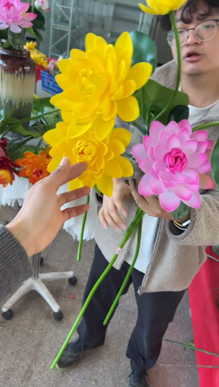 【闪购商品】仿真花朵荷花粉色和黄色各1束