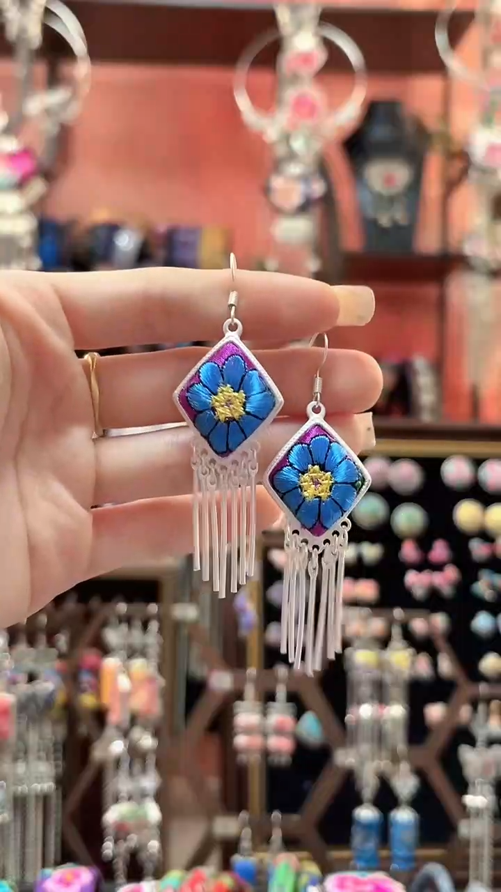 织绣 云织谣民族风精美饰品   189**