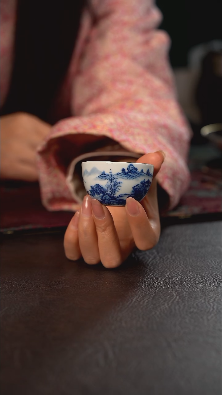 微瑕 厚力煊期云山水小缸杯 随机