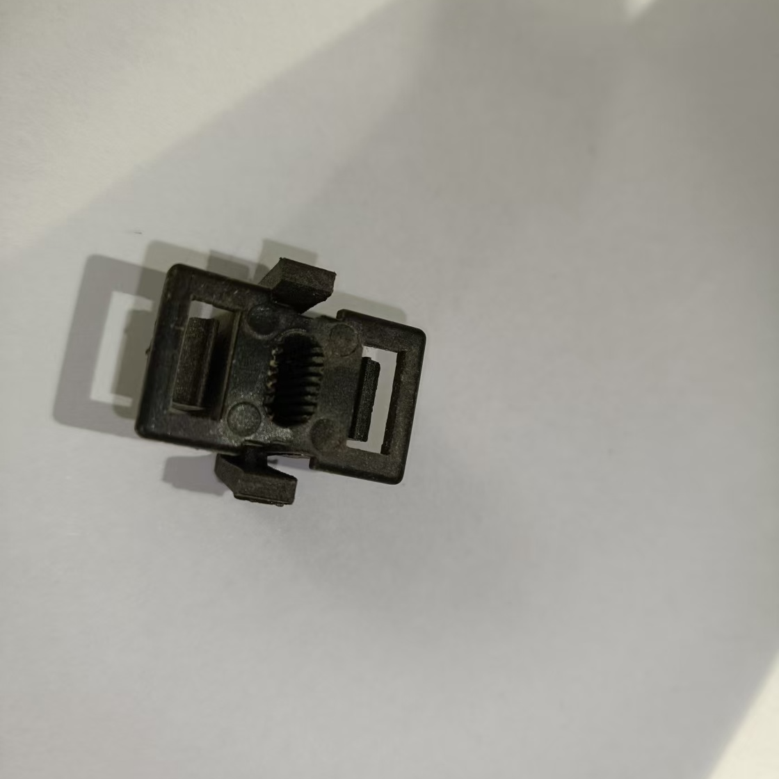 汽车牌照底座固定卡扣适配多车型耐用安装便捷