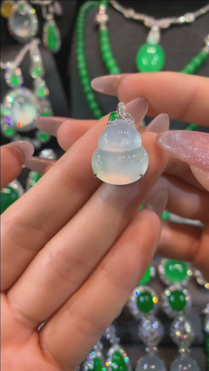 【闪购商品】翡翠吊坠(不含链)18K金镶嵌吊坠