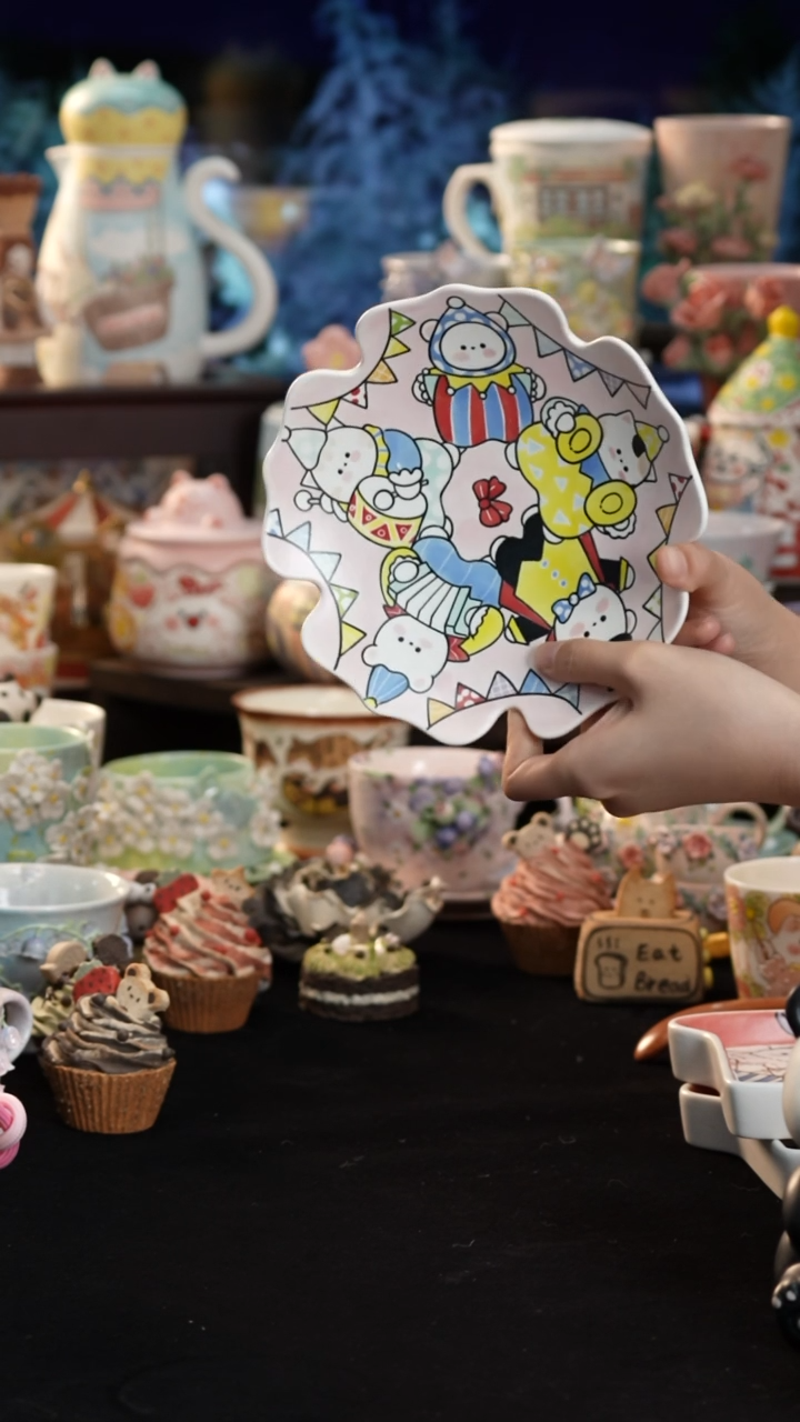 摆件陶景德镇釉下彩手绘设计师款陶瓷