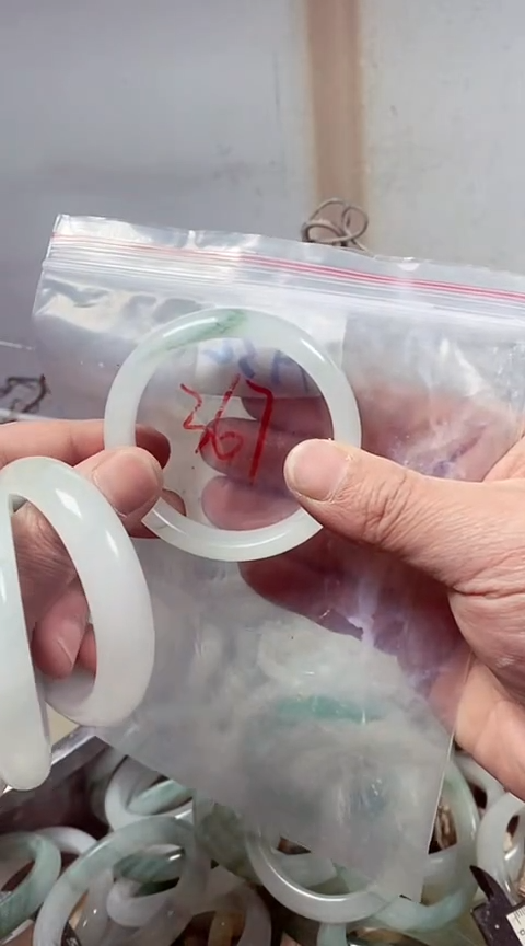 【闪购商品】石英质玉手镯未镶嵌54+367天然石纹矿点介意勿拍