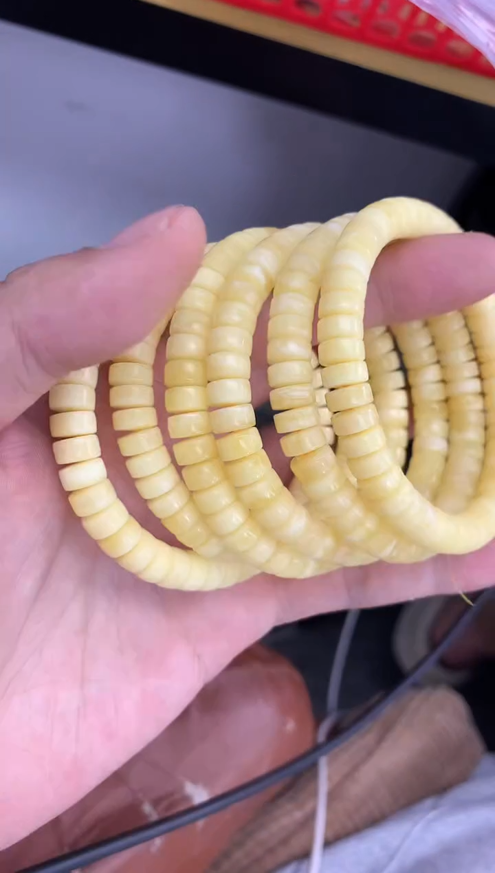 【闪购商品】琥珀裸石未镶嵌手串多样性发其一